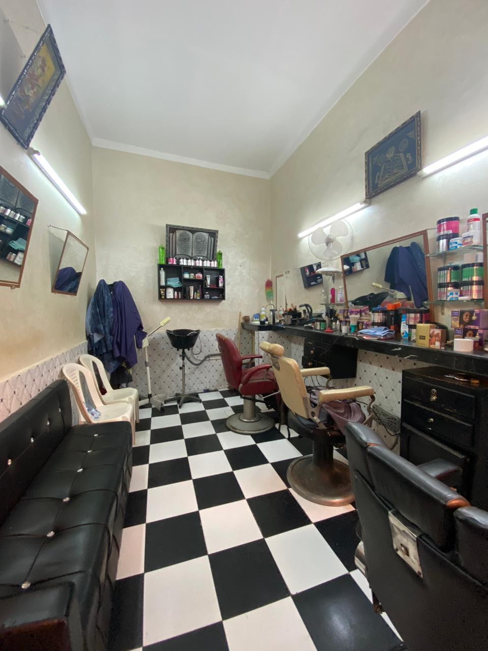 صالون حلاقة للرجال للبيع ساروت