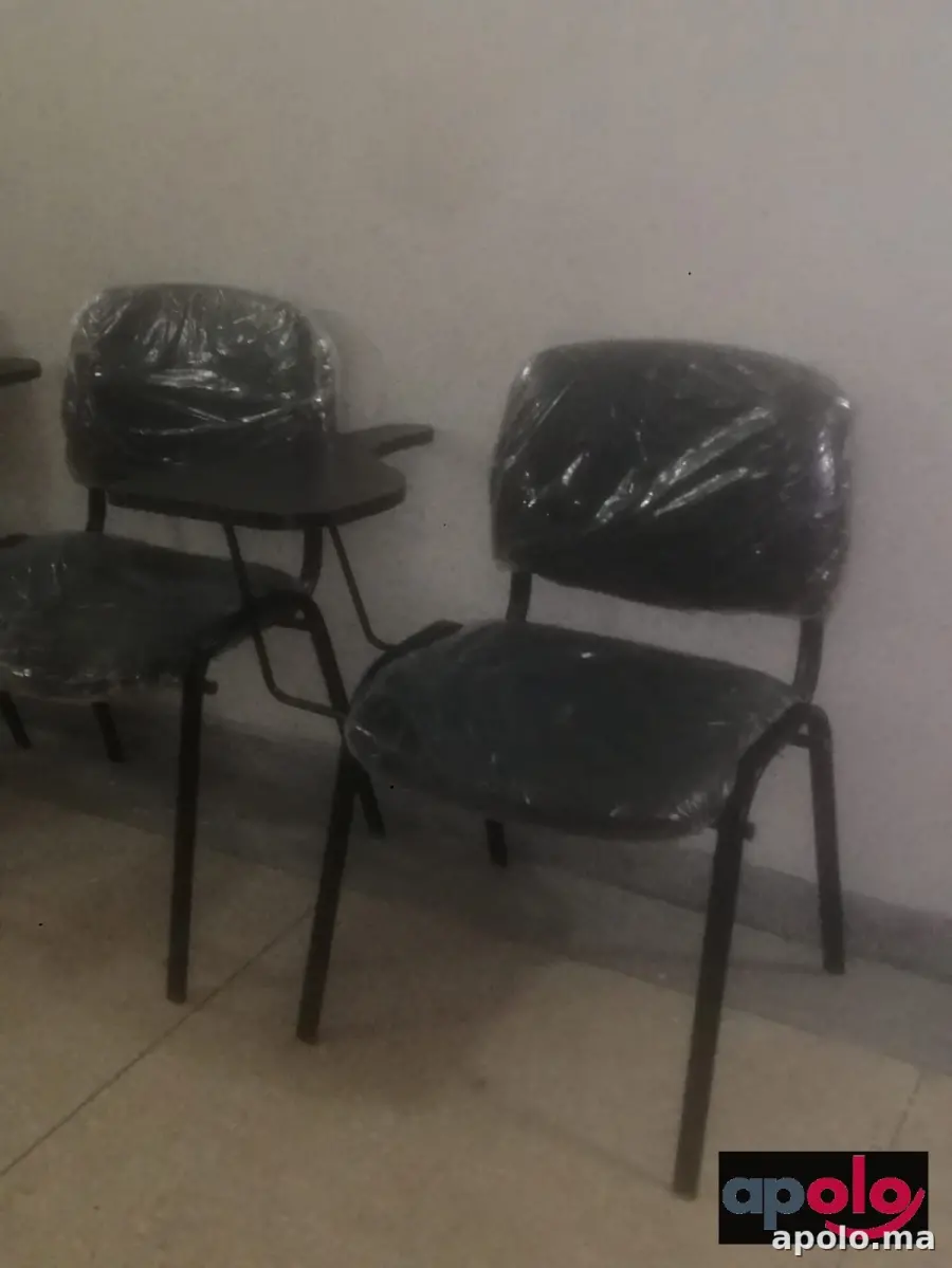 كراسي وطاولات 