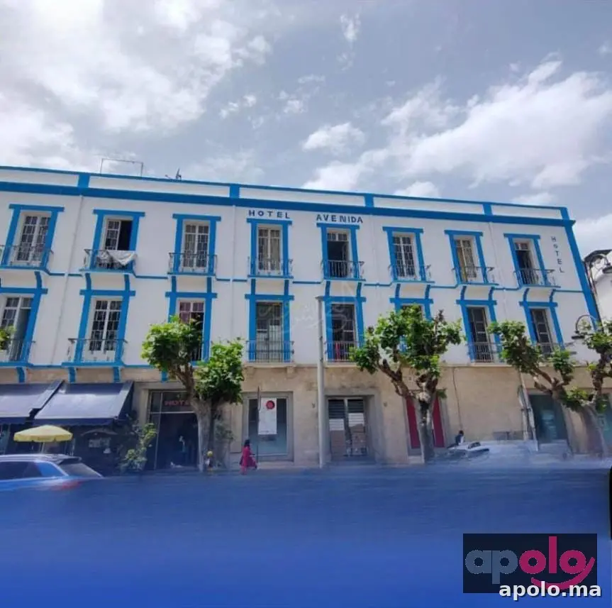 فندق و مقهى بالعرائش 